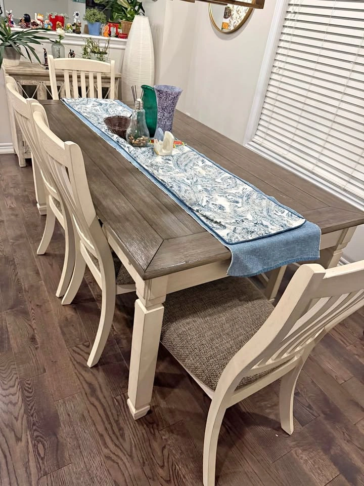 Moving Sale! Dining Table Set with 4 Chairs & Bench!