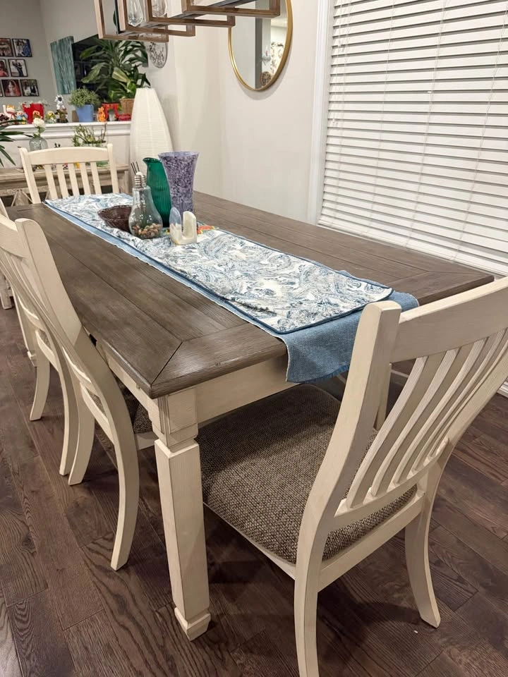 Moving Sale! Dining Table Set with 4 Chairs & Bench! - photo 4