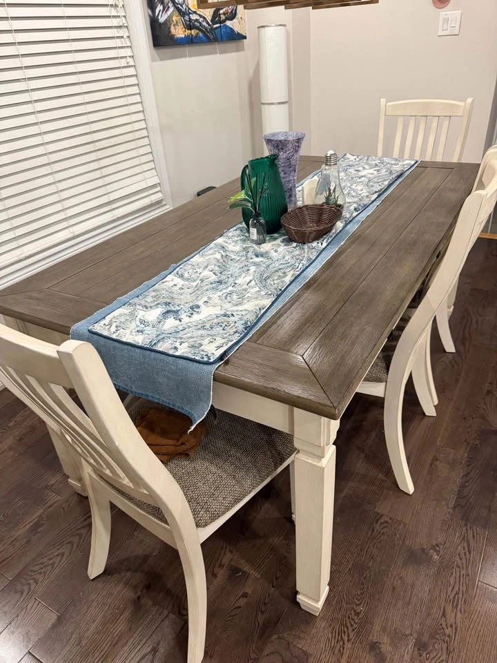 Moving Sale! Dining Table Set with 4 Chairs & Bench! - photo 5