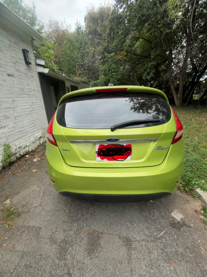 2011 Ford Fiesta - photo 2