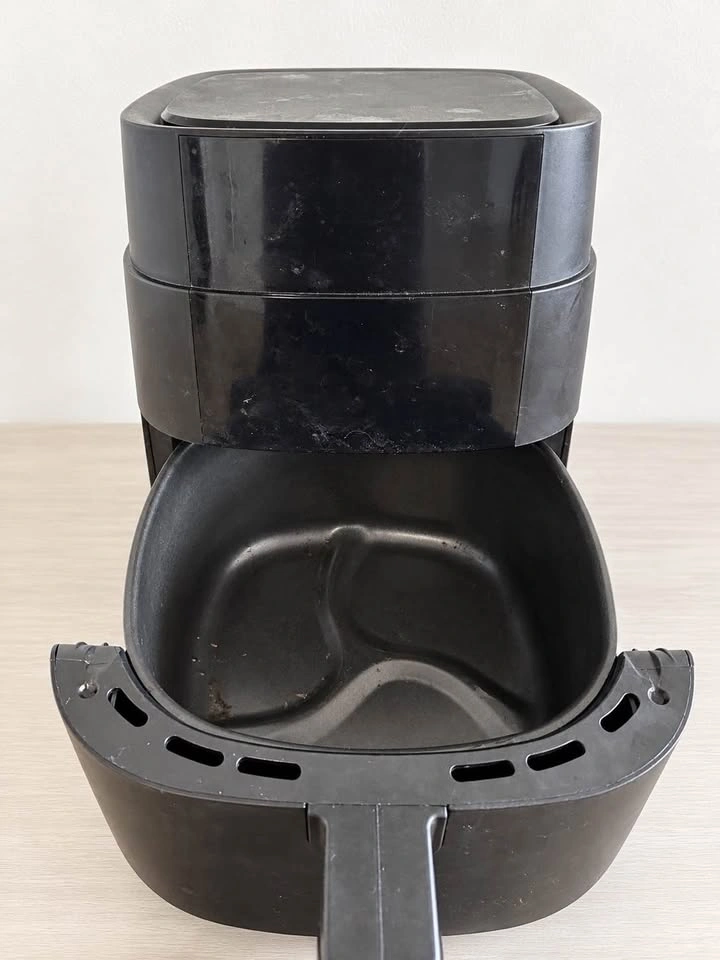 4.5L Air Fryer - Good Working Condition - photo 3