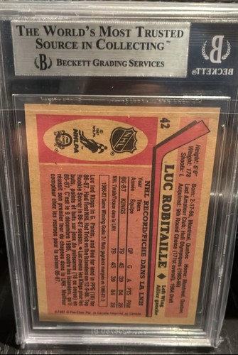 1987-88 OPC Luc Robitaille RC Rookie Card BVG 9 Mint - photo 2