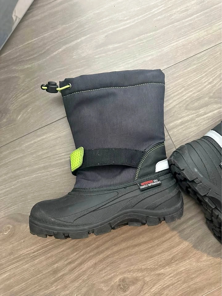 New waterproof boots Size 1