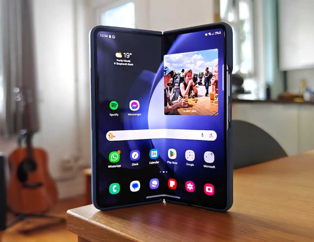 Samsung Galaxy Z Fold 5 Phantom Black 256GB S-Pen Otterbox