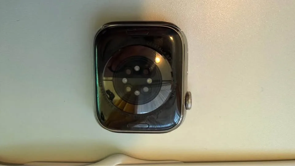 Apple Watch Series 8 45mm Stainless Steel White Band & Stand image indicator(3)