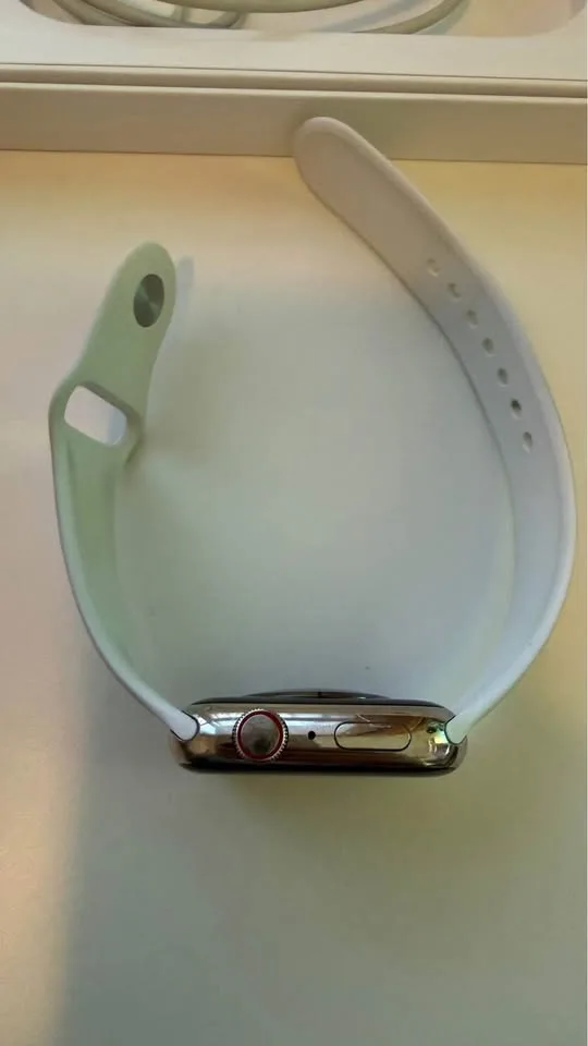 Apple Watch Series 8 45mm Stainless Steel White Band & Stand image indicator(4)