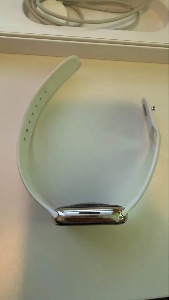 Apple Watch Series 8 45mm Stainless Steel White Band & Stand image indicator(5)