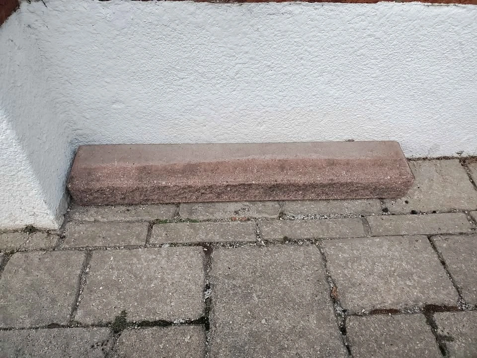 Lot of 9 Concrete Cap Sill Block Paving Stones - photo 2