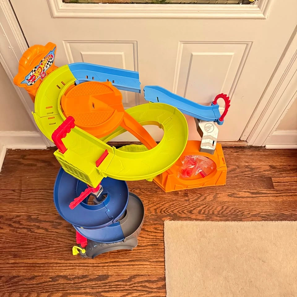 Hot wheels race track