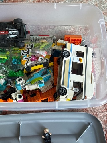 LEGO Bulk Lot with Minifigures & Vehicles - Mixed Bricks - photo 4