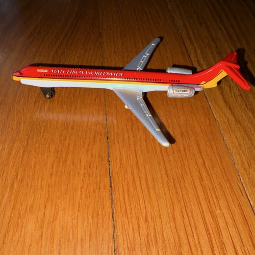 Matchbox McDonnell Douglas MD-80 Diecast Commercial Airliner - photo 2