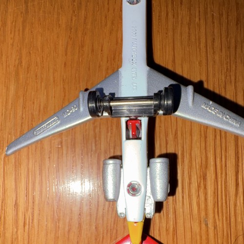 Matchbox McDonnell Douglas MD-80 Diecast Commercial Airliner - photo 4