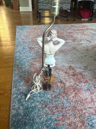 Vintage 1940’s-50’s Mid-Century Boudoir Lady Lamp - photo 2