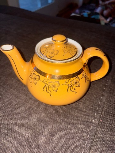 HALL Mustard/Canary Yellow 2 Cup 028 Teapot with Gold EUC - photo 2