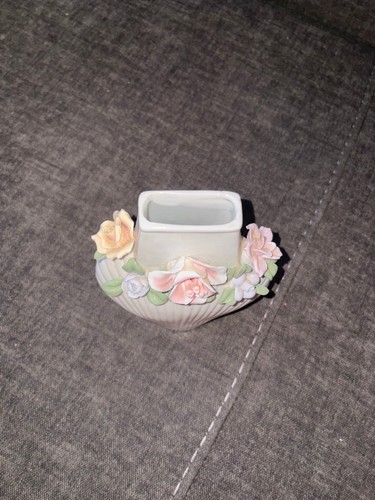 Vintage 6" Ceramic Flower Vase - photo 3