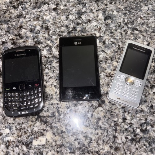 Three Lot Of Blackberry Lg And Ericsson Phone Lot Parts Only