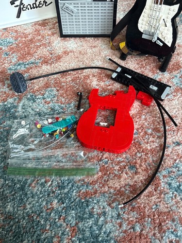 LEGO Ideas Fender Stratocaster 21329 - Mostly Complete - photo 3
