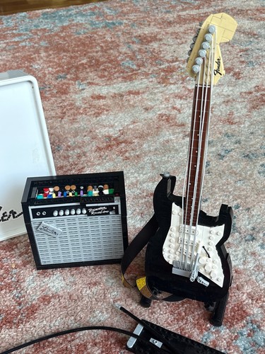 LEGO Ideas Fender Stratocaster 21329 - Mostly Complete - photo 4