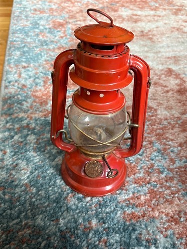 Vintage V&O No. 76 Red Hurricane Kerosene Lantern – 10" Camping