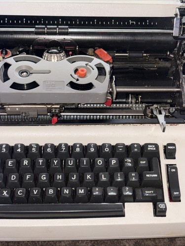 Vintage 1970s IBM Double Insulated Correcting Selectric II Typew - photo 2