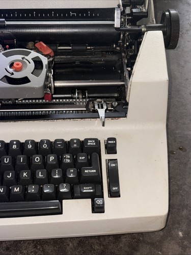 Vintage 1970s IBM Double Insulated Correcting Selectric II Typew - photo 3