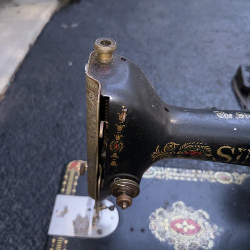 Vintage Singer 66 "Red Eye" Electric Sewing Machine - photo 2