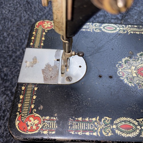 Vintage Singer 66 "Red Eye" Electric Sewing Machine - photo 3