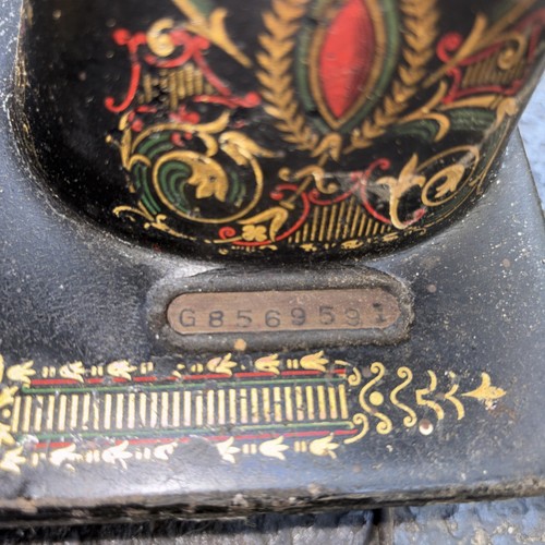 Vintage Singer 66 "Red Eye" Electric Sewing Machine - photo 5