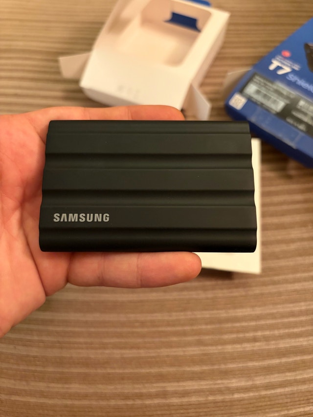 Samsung T7 Shield 4TB Portable SSD - photo 4