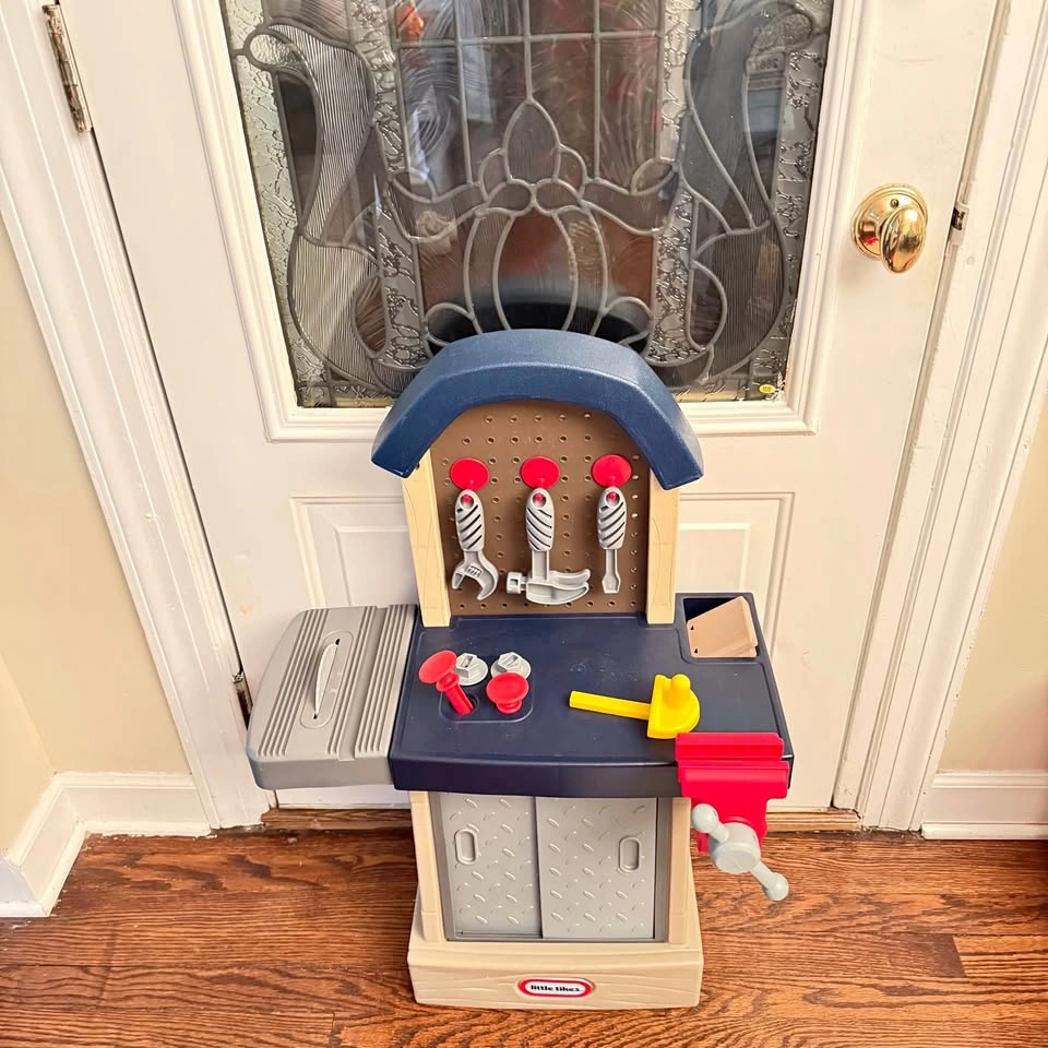 Little tykes tool bench complete set