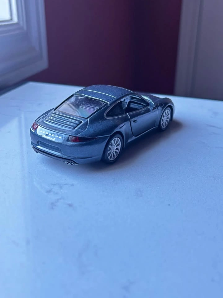 Porsche 911 Carrera S Diecast - photo 2