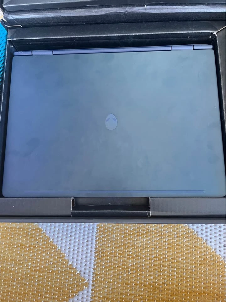 Alienware x16 Gaming Laptop - Intel Core Ultra 9, RTX 5070 - photo 2