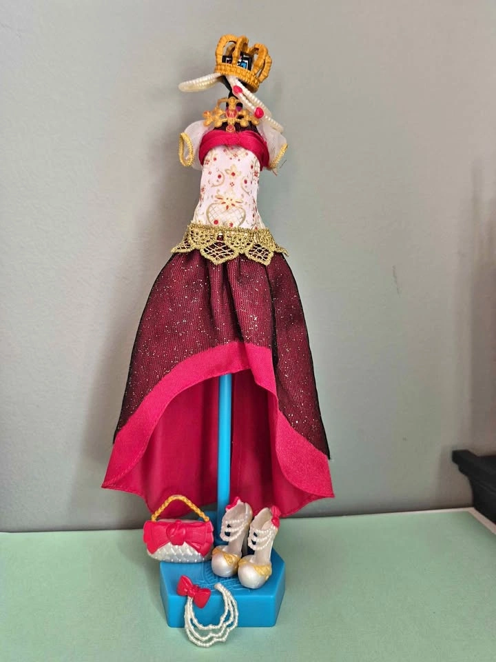 Ever After High - Apple White accessories