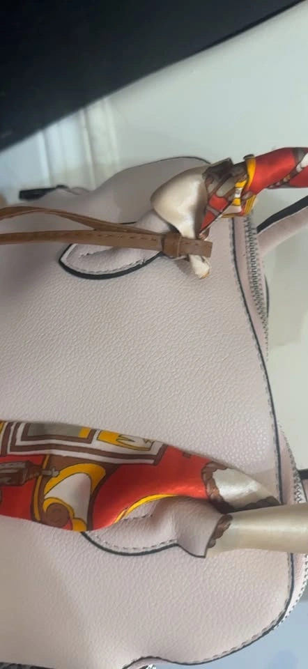 Handbag with Silk Scarf and Horse Keychain - photo 4
