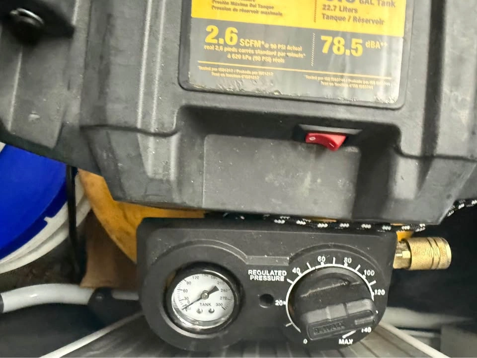 DEWALT 6 Gallon 165 PSI Pancake Air Compressor - photo 4