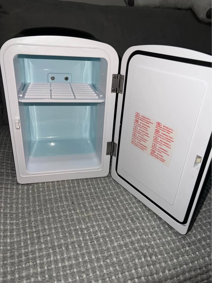 Uber Appliance Uber Chill Mini Fridge (Blackout Edition) - photo 3