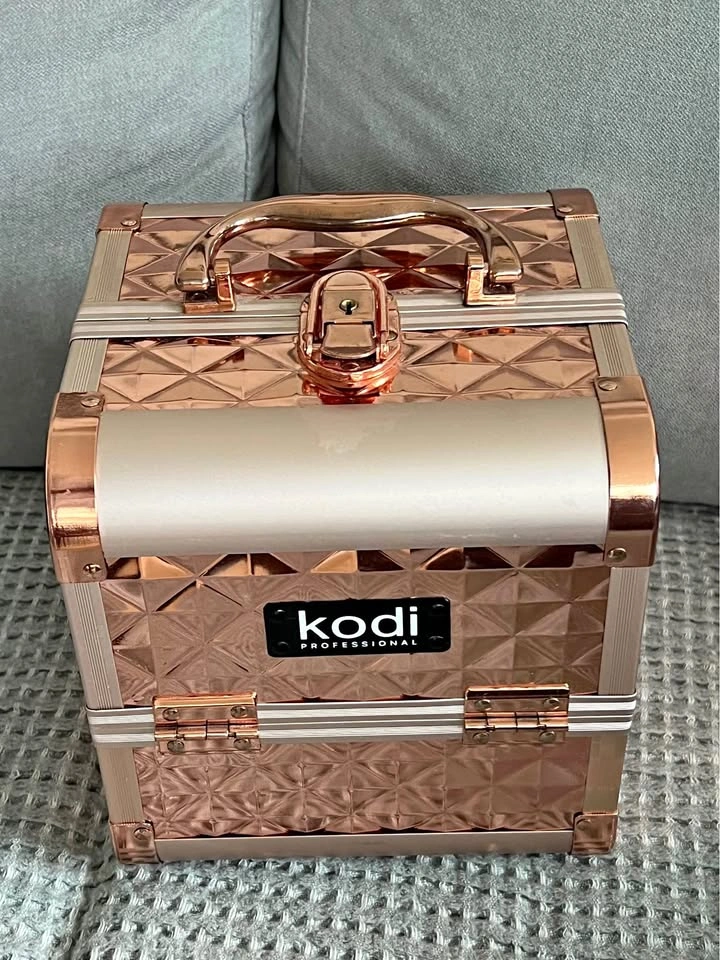 Kodi Professional Rose Gold Diamond Makeup Train Case