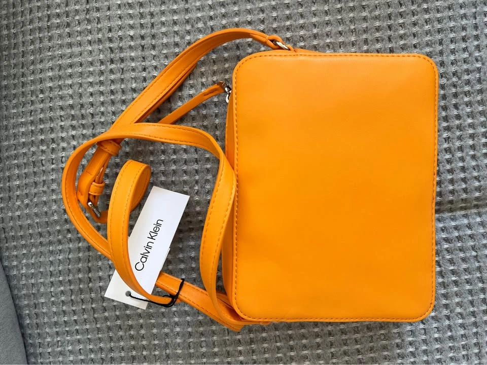 Calvin Klein Crossbody Camera Bag - photo 2