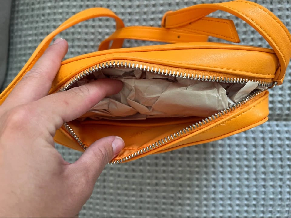 Calvin Klein Crossbody Camera Bag - photo 3