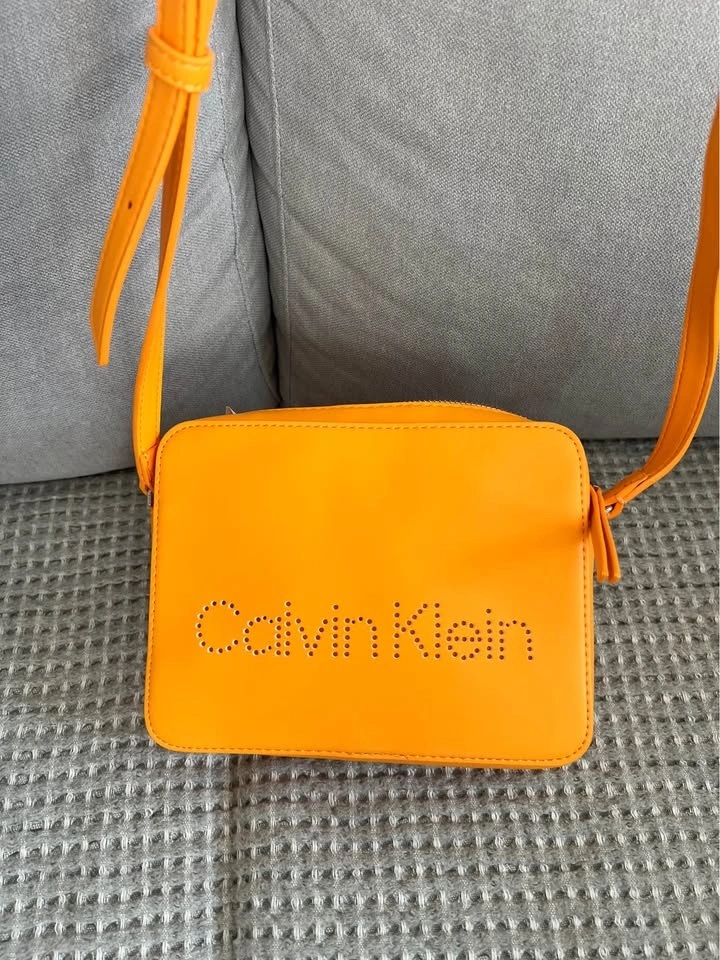 Calvin Klein Crossbody Camera Bag - photo 4