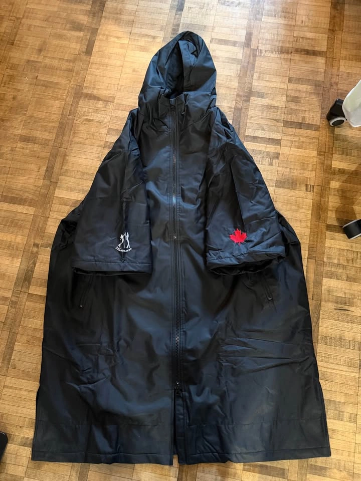Waterover Canada Swim Parka/ Outdoor changing poncho - NEW - photo 2