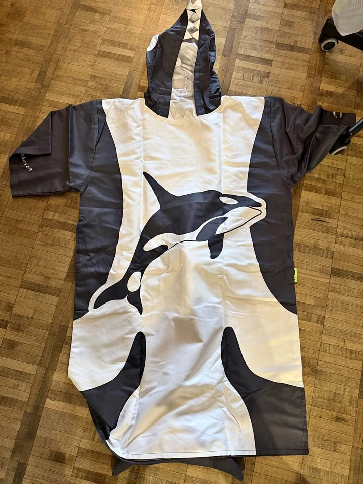 Orca Surf Poncho / Changing Towel – Brand New, Adult Size