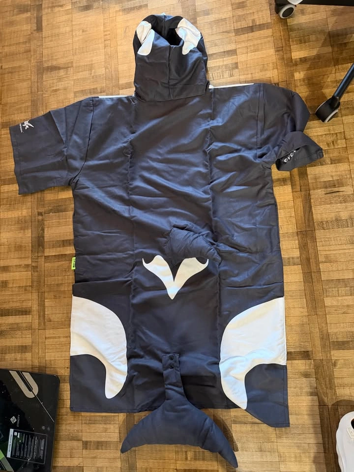 Orca Surf Poncho / Changing Towel – Brand New, Adult Size - photo 2