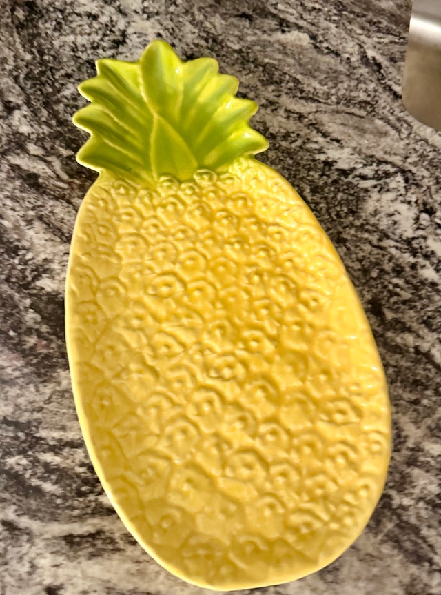 Ceramic Pineapple Shaped Serving Tray / Decor Piece – 14.5" - photo 4