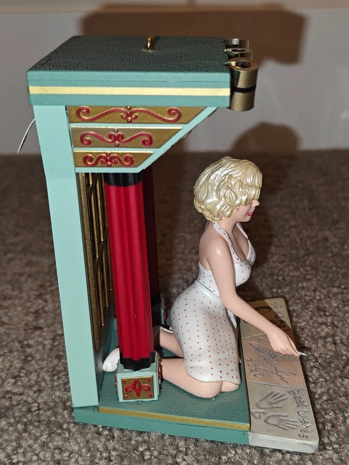 Marilyn Monroe Carlton Christmas Ornament - Walk of Fame Star - photo 5