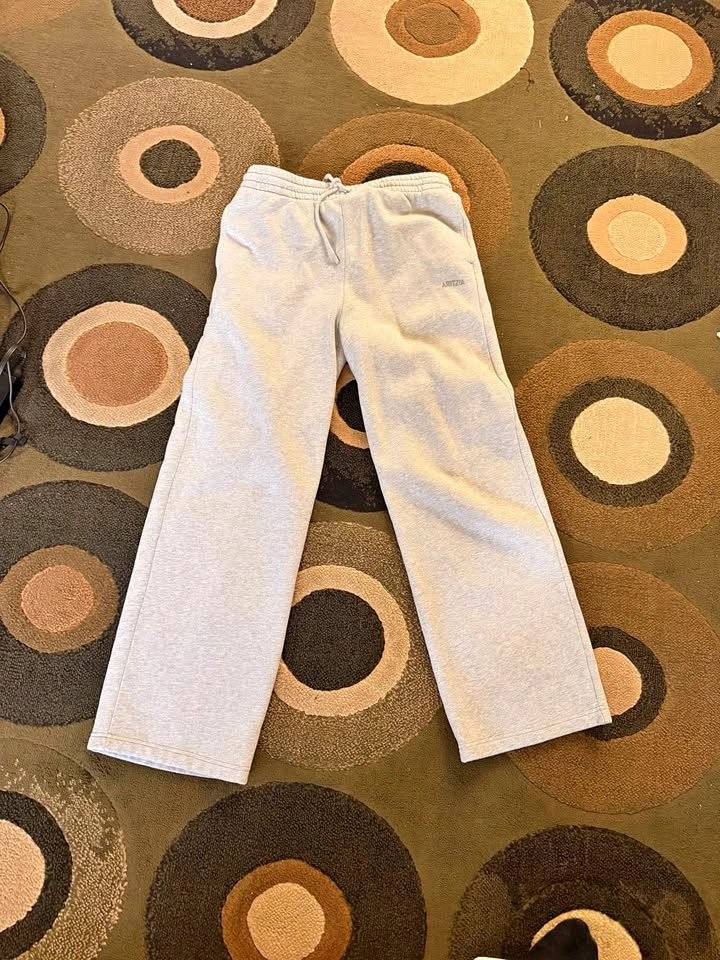 Aritzia Sweatfleece Boyfriend Fit Sweatpants - Grey