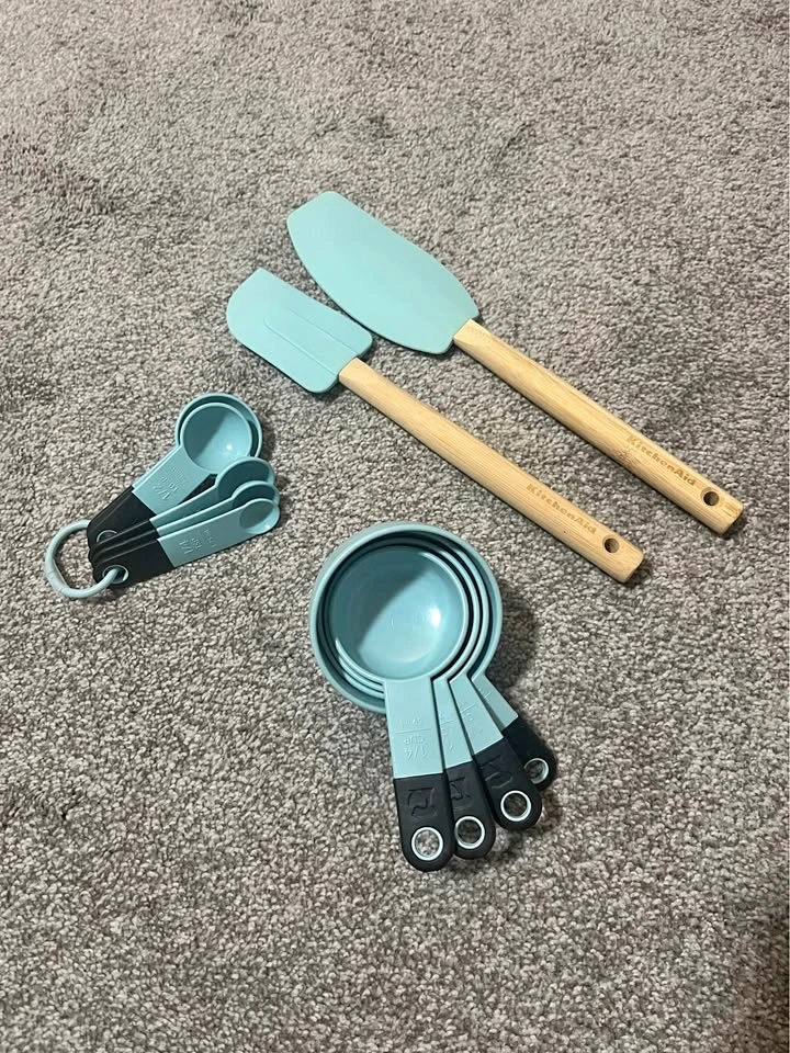 KitchenAid Spatula and Measuring Cups Set