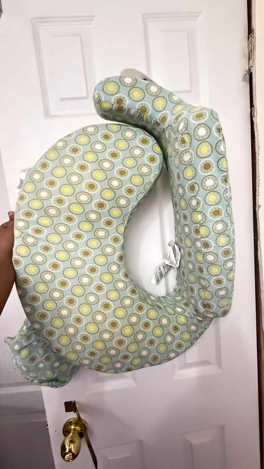 Moving Sale - MyBrestFriend feeding pillow