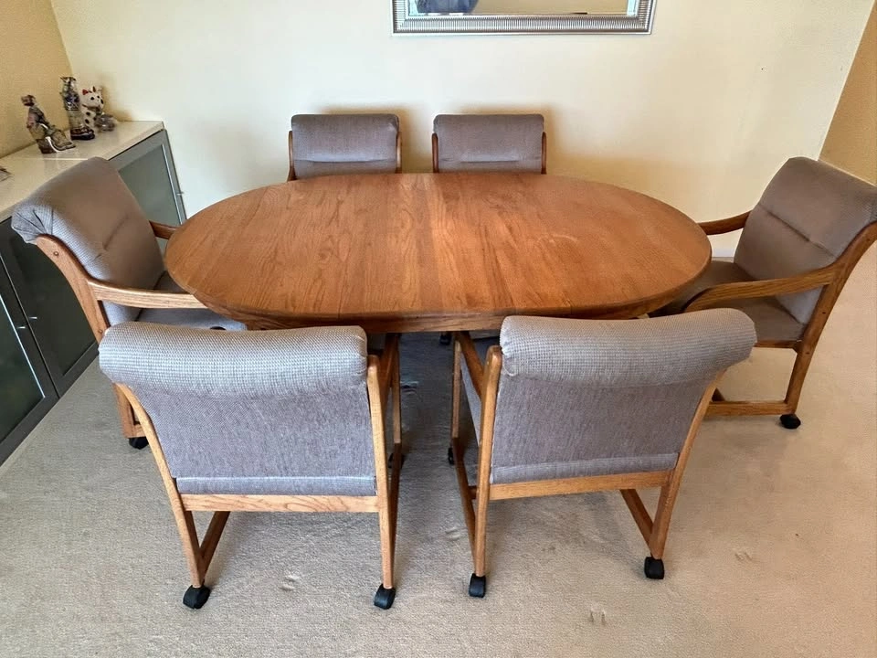 Solid Oak Extendable Dining Table + 6 Caster Armchairs - photo 5