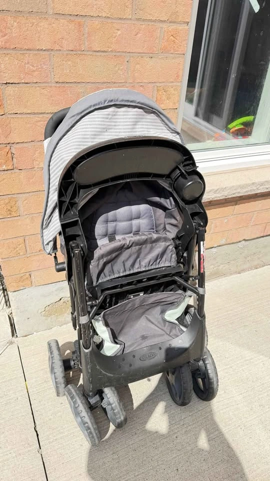 Moving Sale - Graco Comfy Cruise Travel System - photo 3